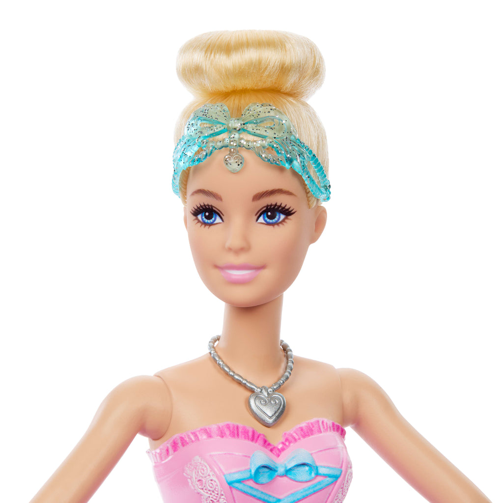 Barbie Fındıkkıran Balesinde Clara bebek, tütü ve balerin aksesuarları