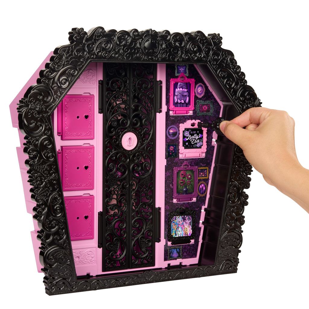 Monster High Gizemli Arkadaşlar Muhteşem Gardırop oyun seti, Draculaura bebek ve 40 aksesuar