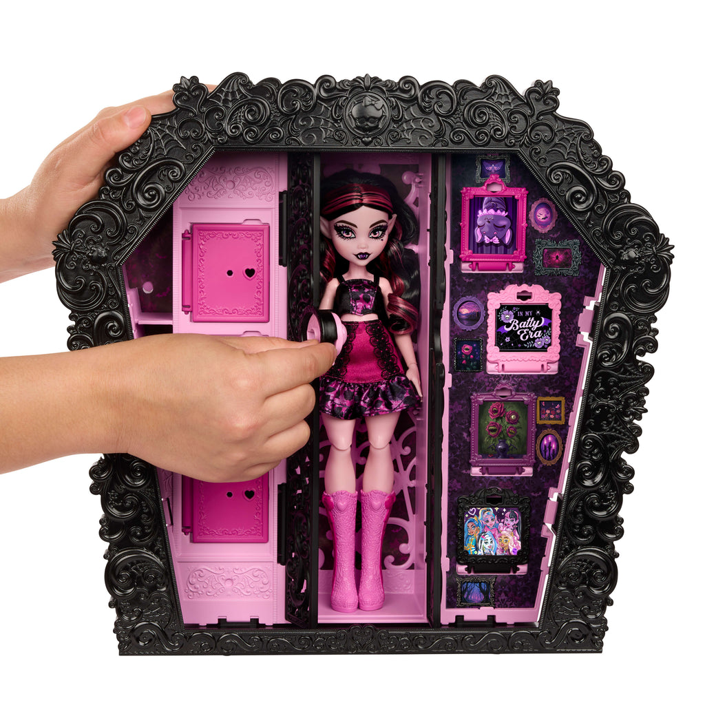 Monster High Gizemli Arkadaşlar Muhteşem Gardırop oyun seti, Draculaura bebek ve 40 aksesuar