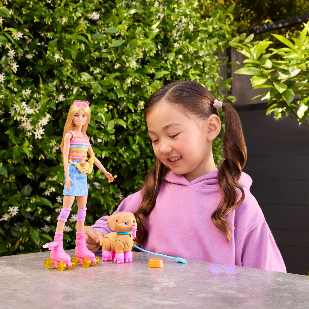 Barbie Paten ve Koşu Arkadaşım oyun seti, sarışın bebek ve köpekçik, patenler ve aksesuarlar