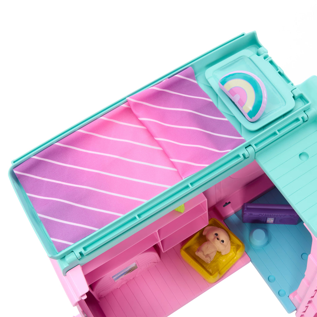 Barbie Rüyalar Ülkesi Yol Macerası Karavan, 4 oyun alanı, 20 aksesuar, marshmallow ve köpek figürü