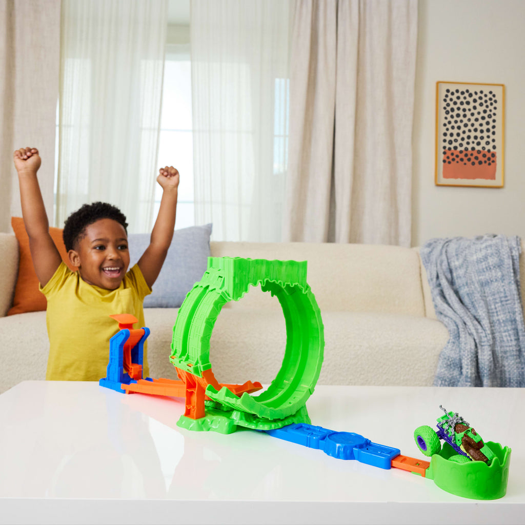 Hot Wheels Monster Trucks Mutant Chaos Döngü Meydan Okuması Oyun Seti