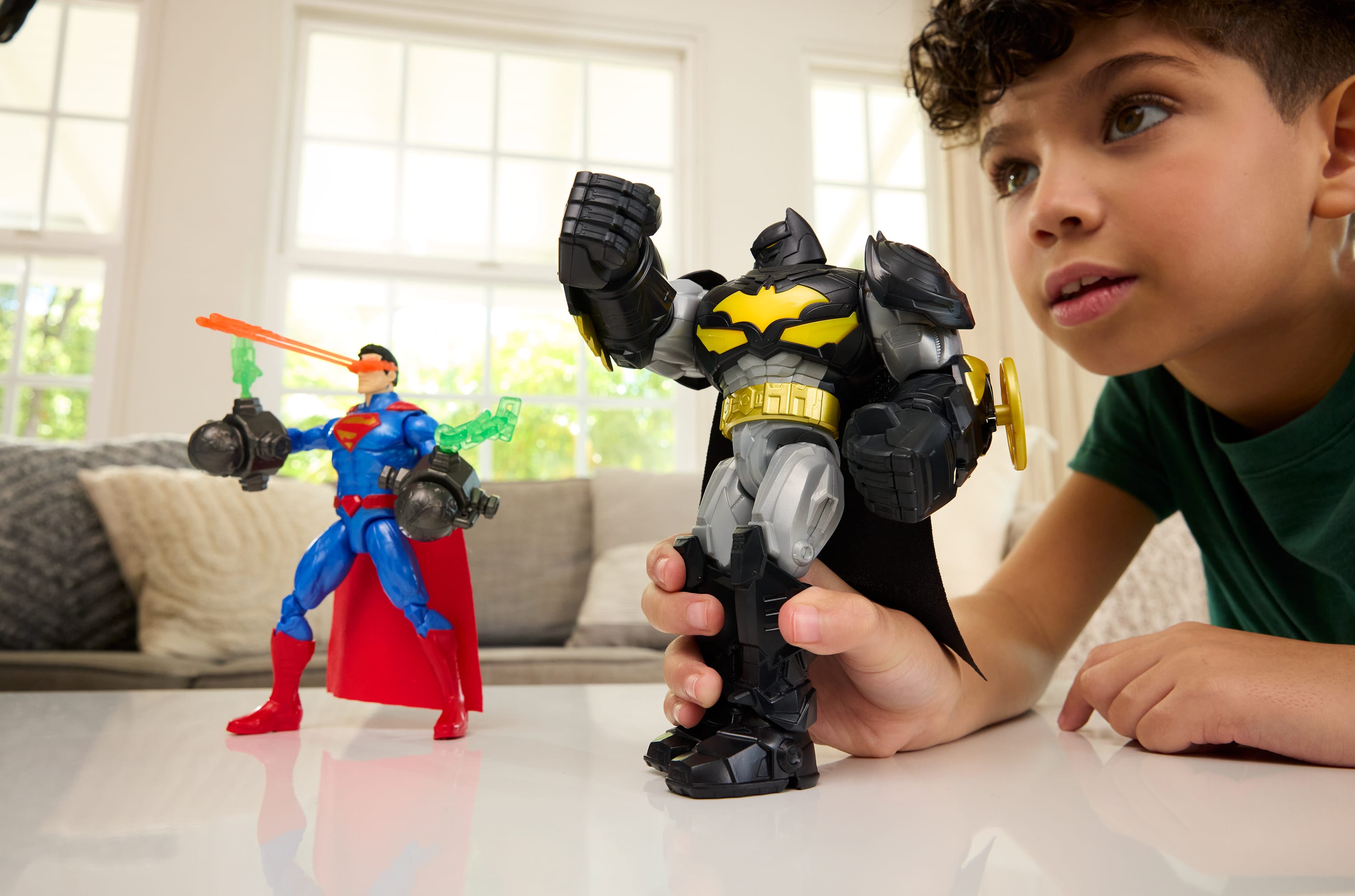 DC Premier Zırhlı Batman Disk Fırlatıcı Sesli ve Işıklı Aksiyon Figürü