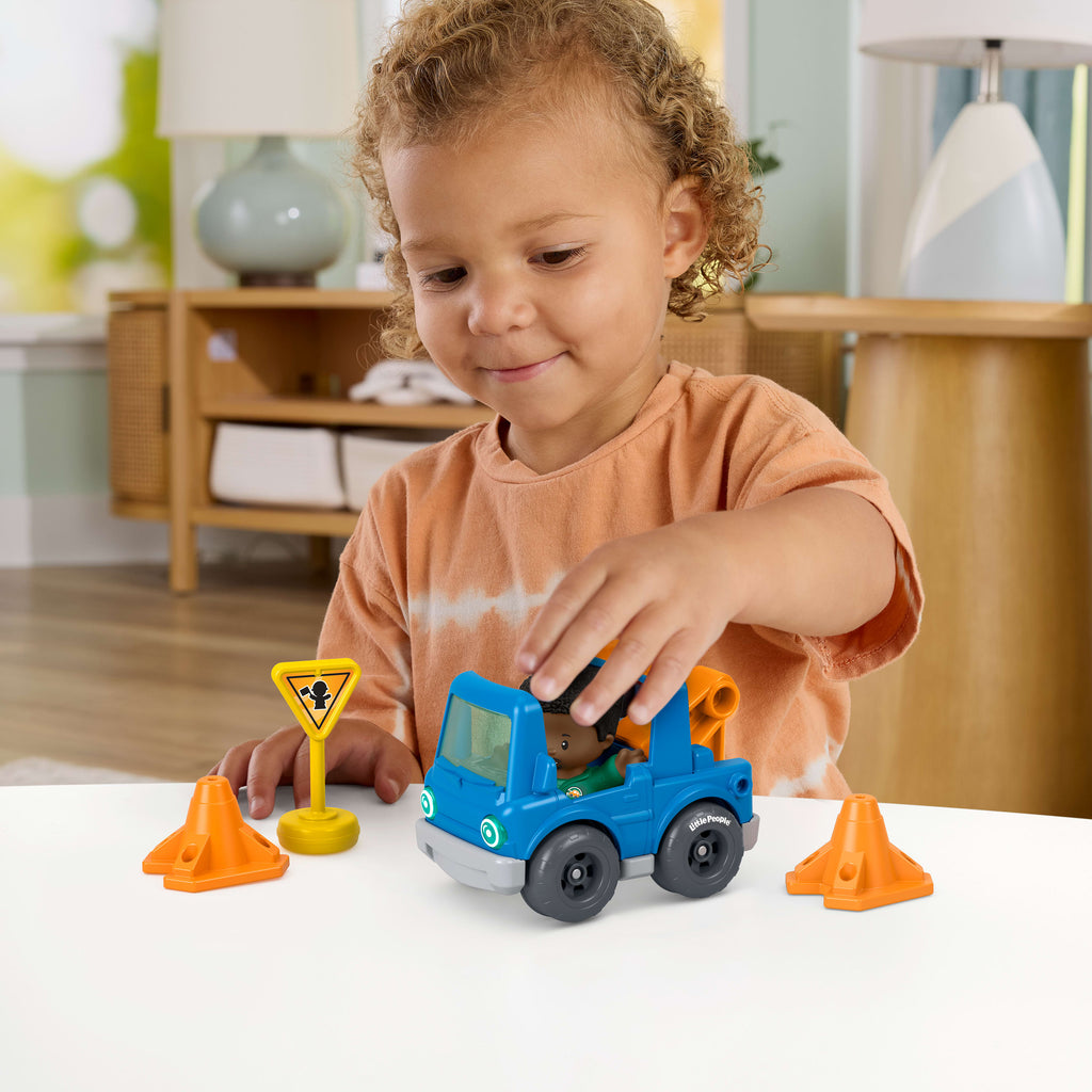 Fisher-Price Little People Yol Kurtarma Aracı Oyun Seti (Figür + Trafik İşaretleri)