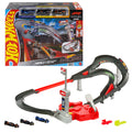 Hot Wheels Yarışları Formula 1 Temel Yarış Pisti ve 1:64 ölçekli 3 adet metal oyuncak araba