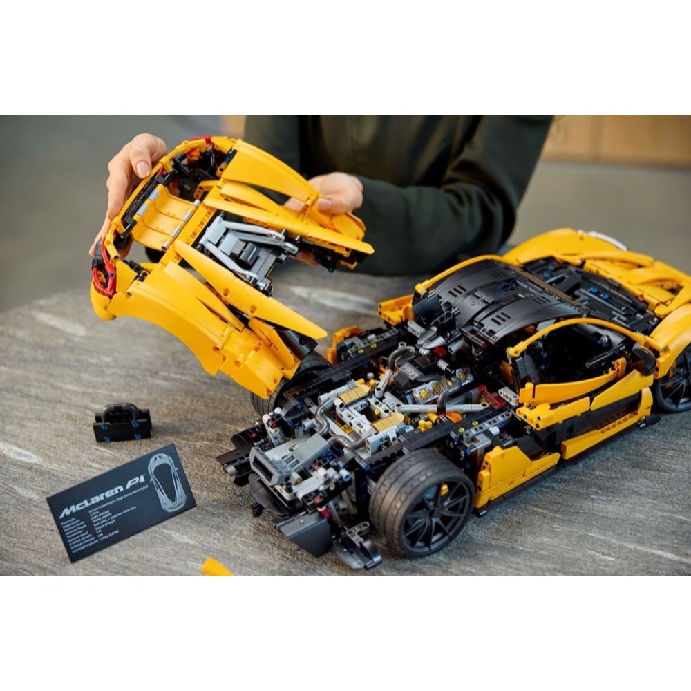 LEGO Technic McLaren P1 42172 – 1:8 Ölçek Hipercar Yapım Seti, 3893 Parça (18+ Yaş)
