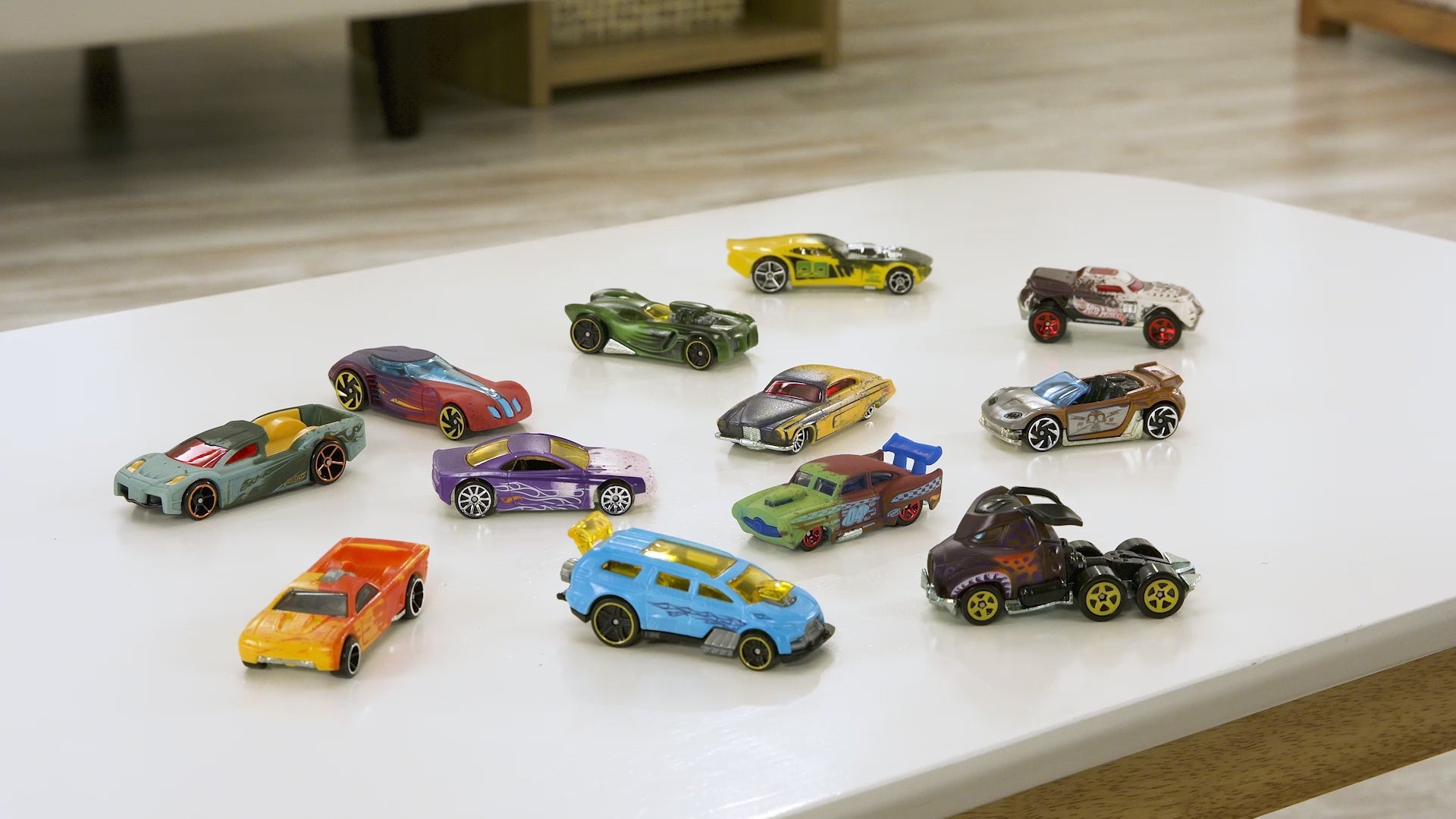 Hot Wheels Renk Değiştiren Arabalar - 1:64 Ölçekli, Suda Renk Değiştiren Oyuncak Arabalar - BHR15