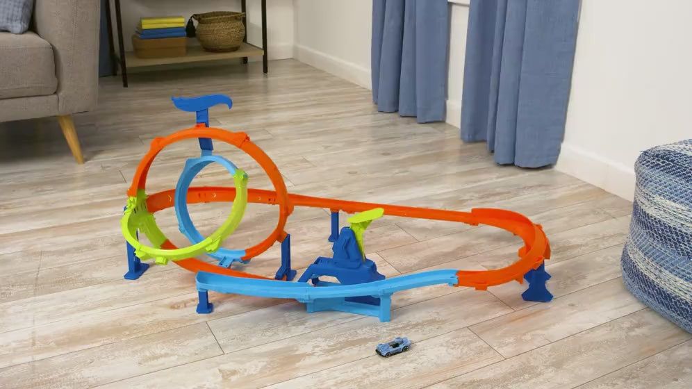 Hot Wheels Akrobasi Pistleri Dolambaçlı Hız Pisti seti ve 1:64 ölçekli metal oyuncak araba