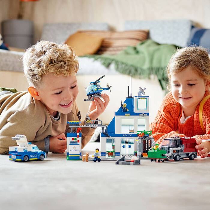 LEGO City City Polis Merkezi 60316 - 668 Parça Yapım Seti
