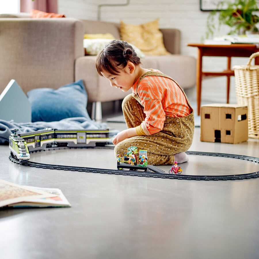 LEGO City Ekspres Yolcu Treni 60337 - 764 Parça Yapım Seti