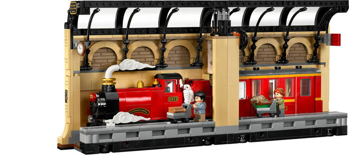 LEGO Harry Potter Harry Potter Kitaplık Dekoru: Hogwarts Ekspresi 76450 - 832 Parça Yapım Seti